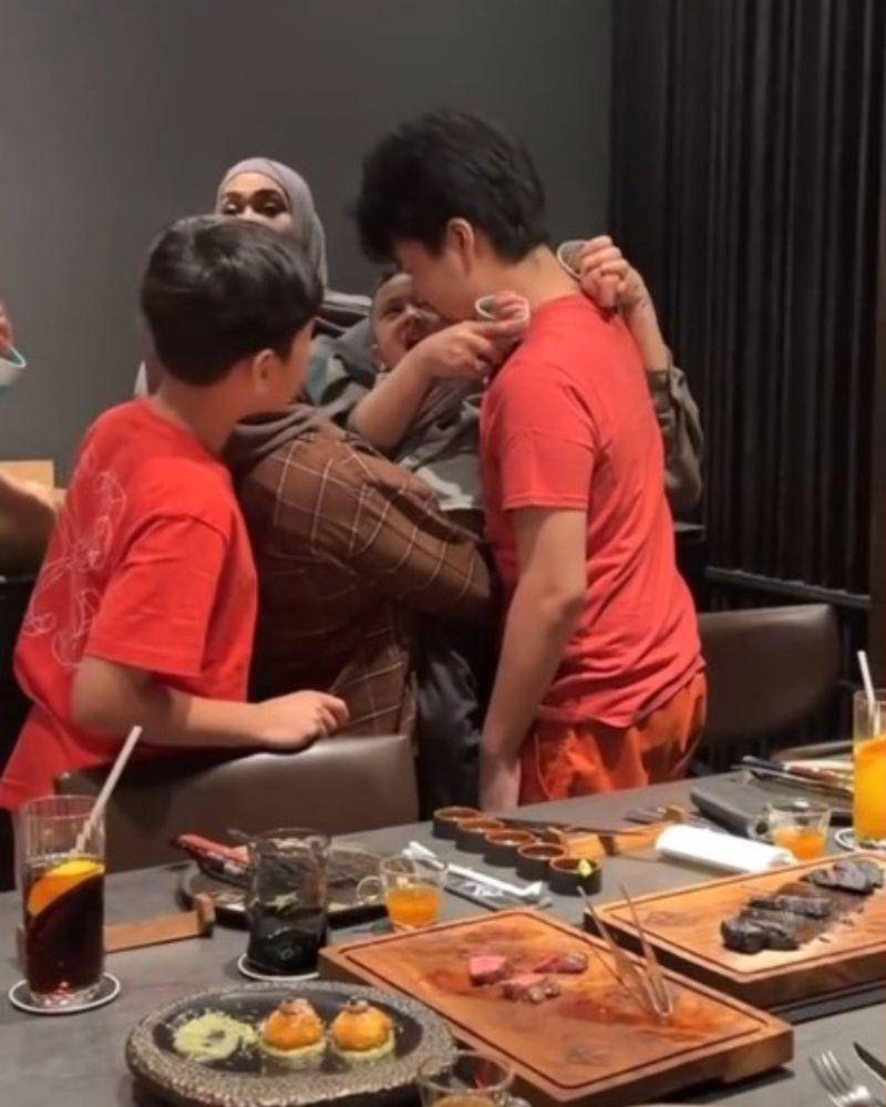 Tiktok.com/tinaputri11_